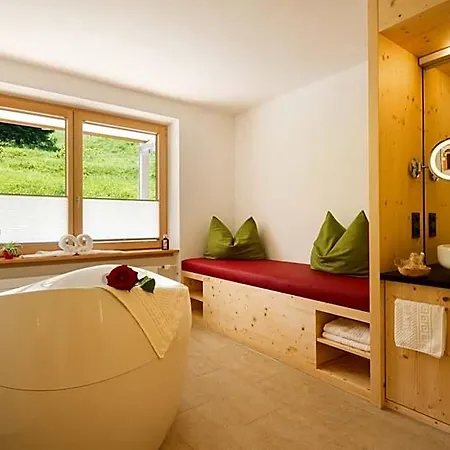 מלון Biohotel Mattlihues 4*